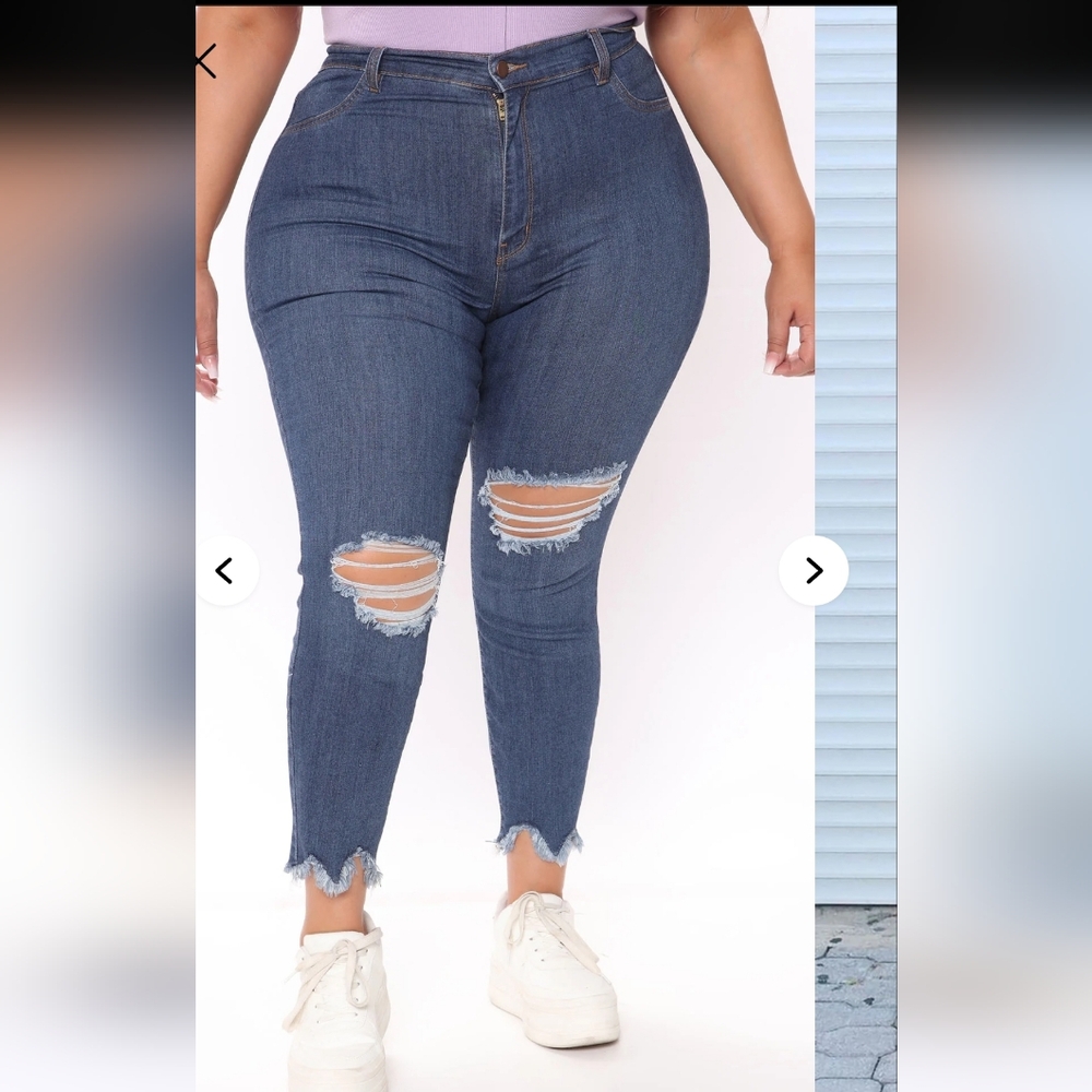Fashion Nova Size 1XL Distressed Jeans